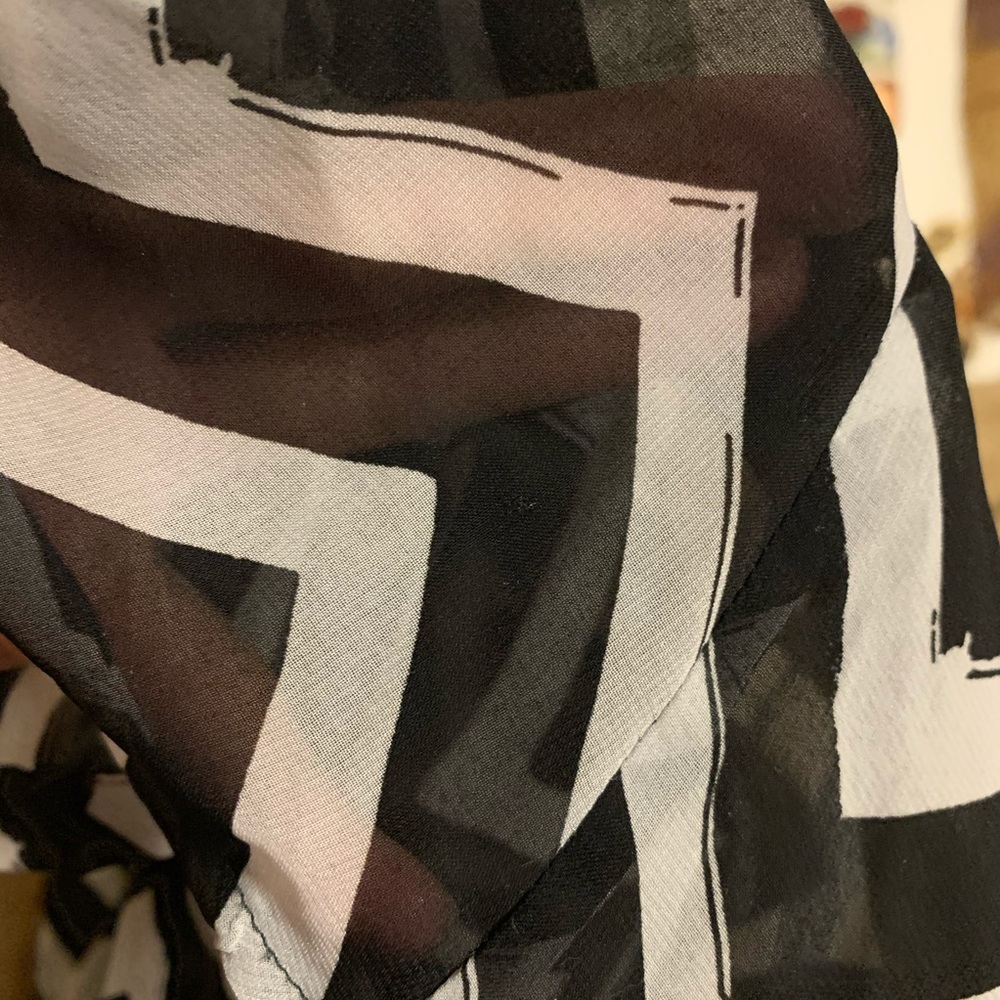 H&M Chevron Button Up Top - Picture 5 of 5